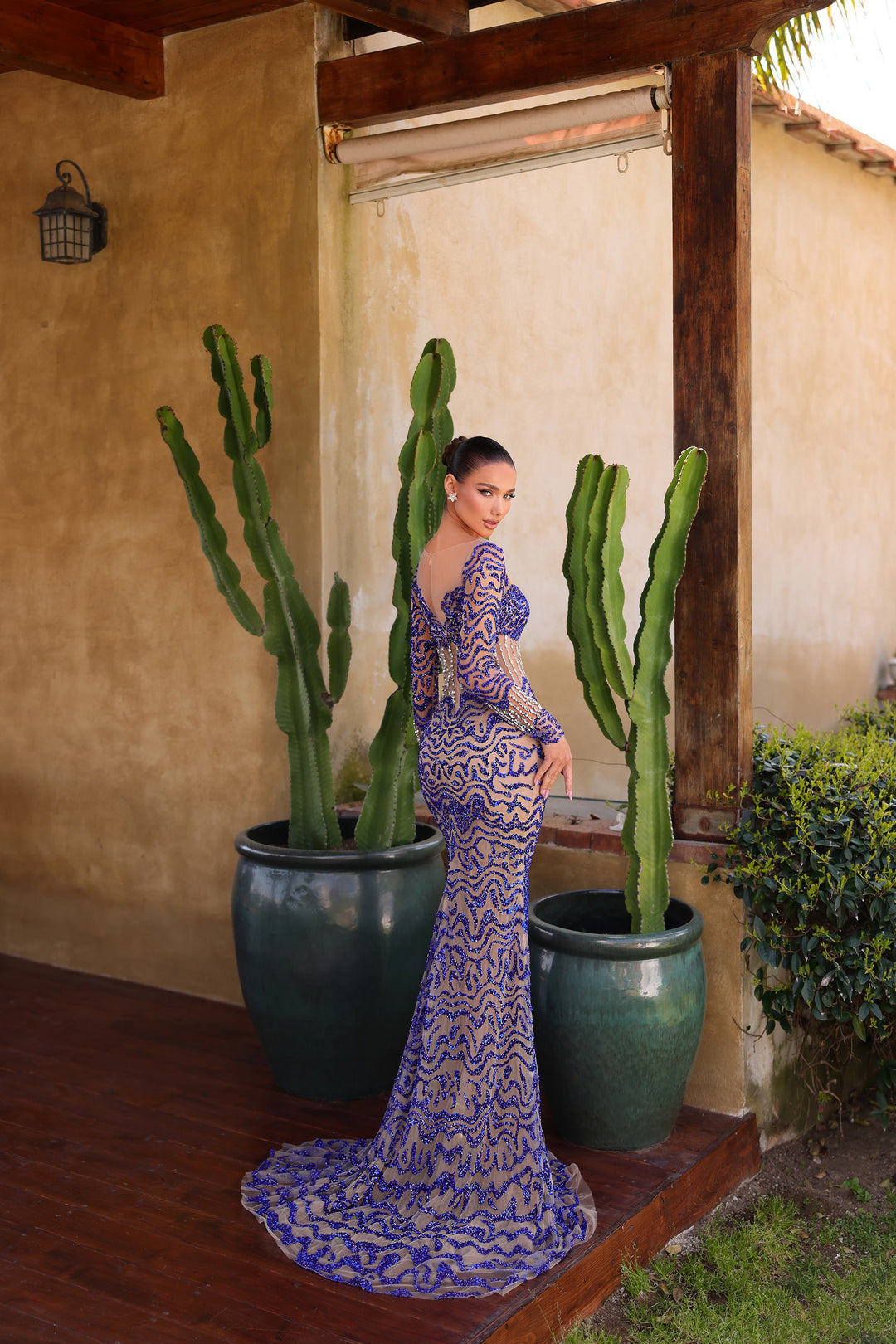 Chic and Holland AR330475